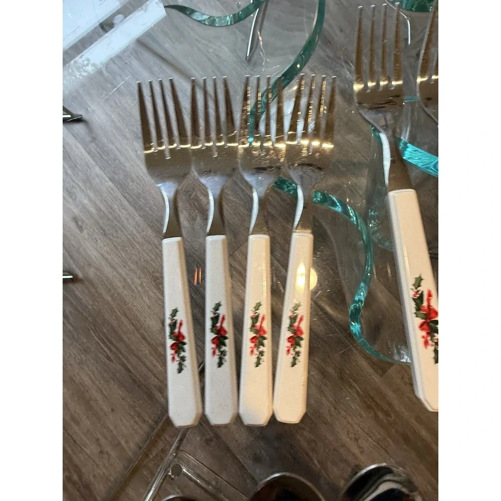 Pfaltzgraff Snow Village Christmas Flatware Service For 4  Silverware 20 Pieces